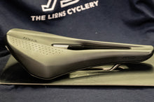 Load image into Gallery viewer, Fizik Tempo Argo R3 Saddle

